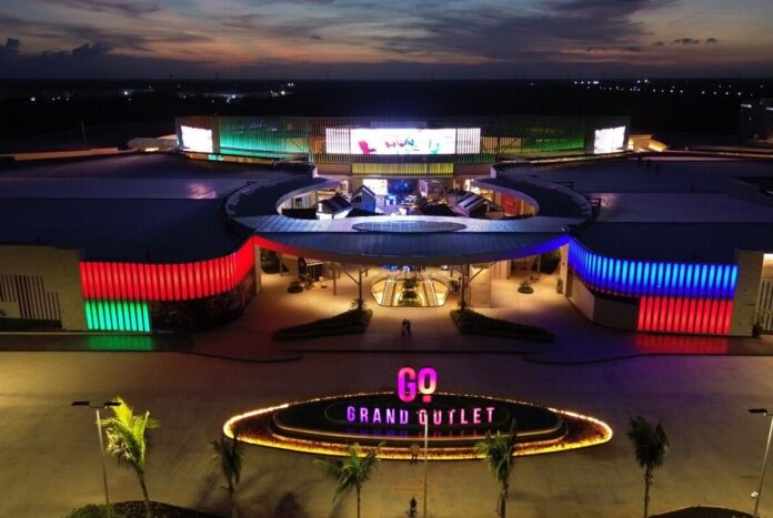 Coach Grand Riviera Maya