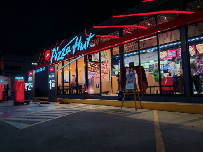 90-2 Pizza hut cierra sus puertas en Chile