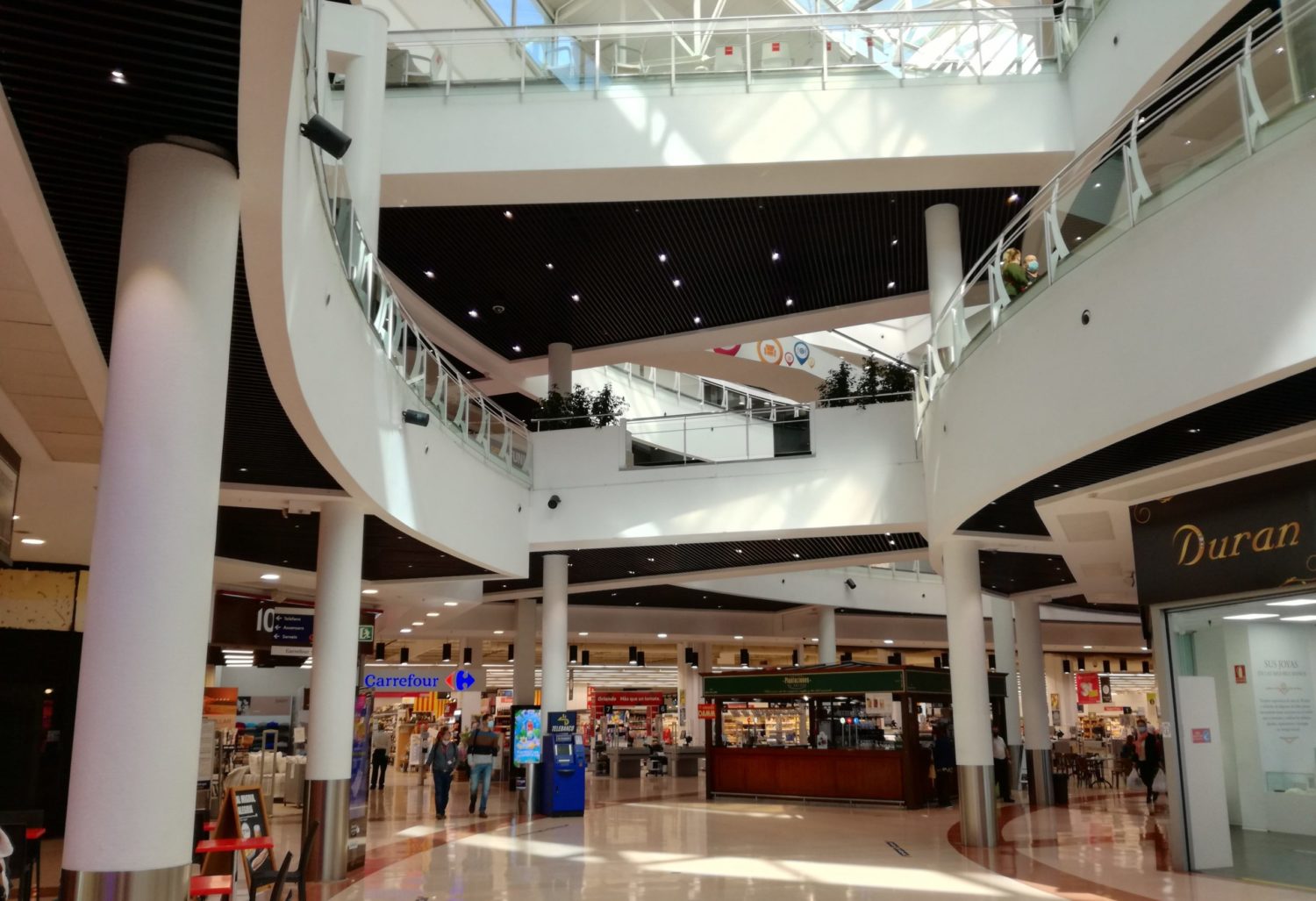 Gentalia asume la gestión de Llobregat Centre - Just Retail