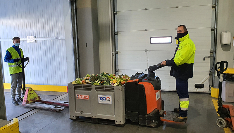 Eroski dona 23.554 kilos de fruta, verdura y hortaliza al Zoo de Madrid - Just Retail