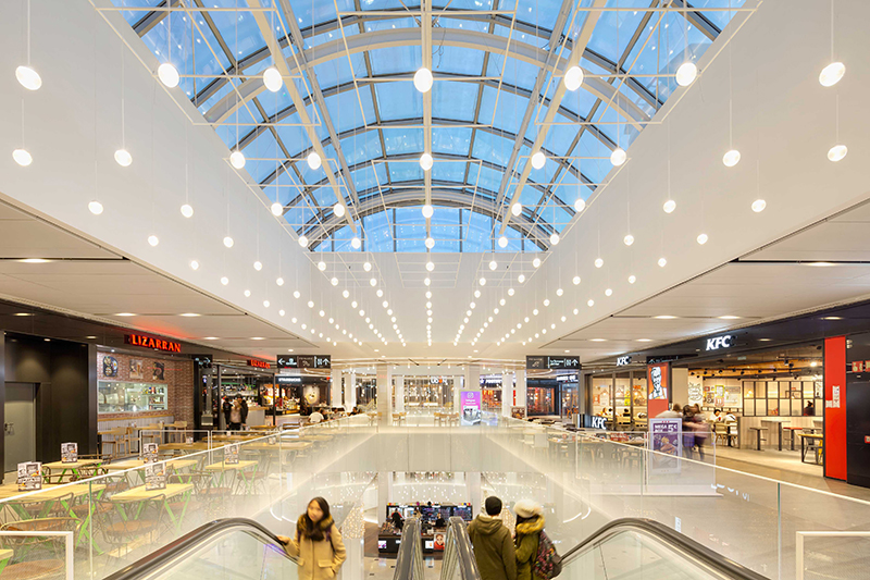 Un centro comercial catalán