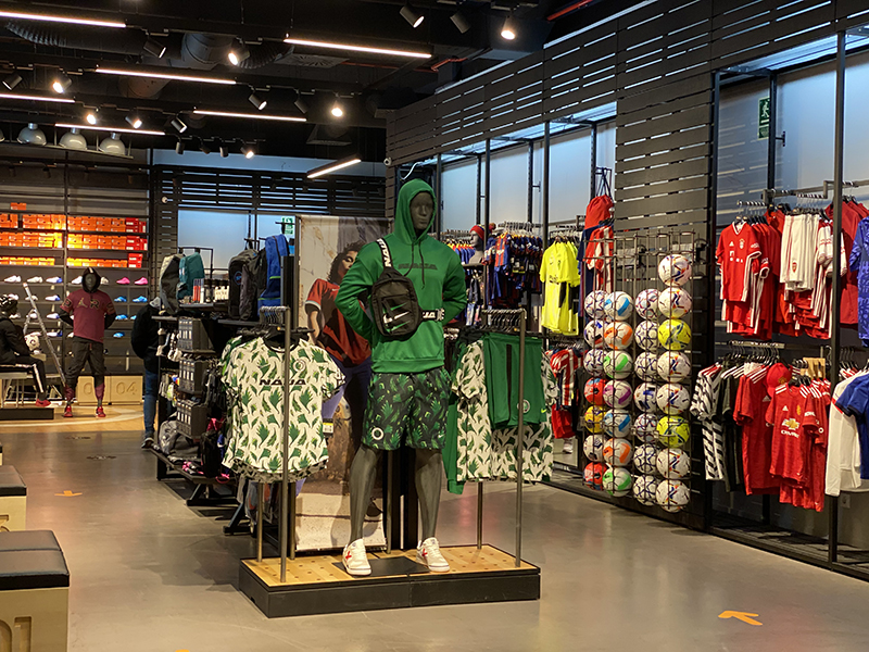 Splau acoge la apertura de Fútbol Emotion - Just Retail