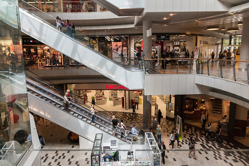 Los centros comerciales reciben casi un 40% menos de público en 2020 - Just Retail