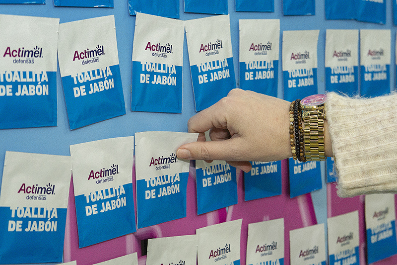 Actimel vela por la seguridad de los usuarios del transporte público frente a la COVID-19 - Just Retail