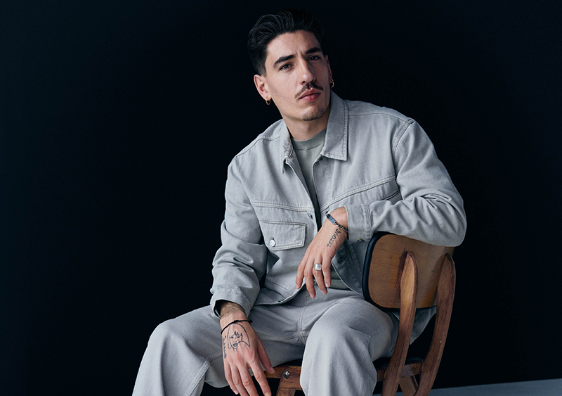 H&M lanza una colección sostenible con el futbolista Héctor Bellerín - Just Retail