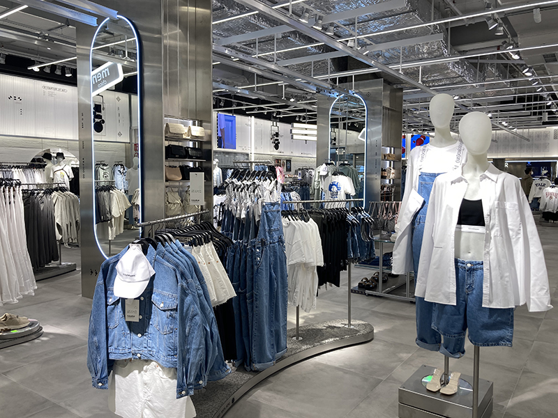 Pull&Bear El Ingenio reforma noticias retail