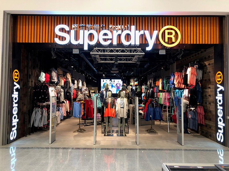 Superdry acelera estrategia algodón orgánico noticias retail
