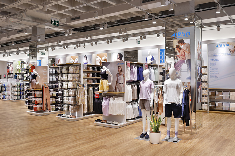 Uniqlo La Maquinista Barcelona apertura noticias retail