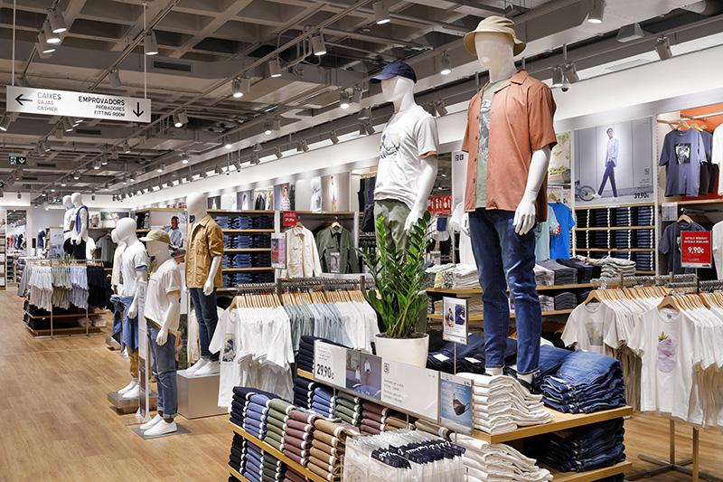 Uniqlo La Maquinista Barcelona apertura noticias retail