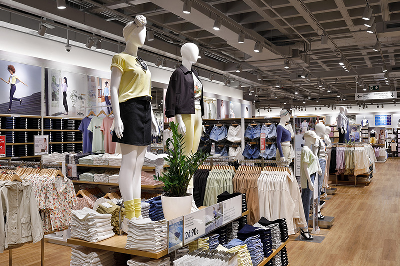 Uniqlo La Maquinista Barcelona apertura noticias retail