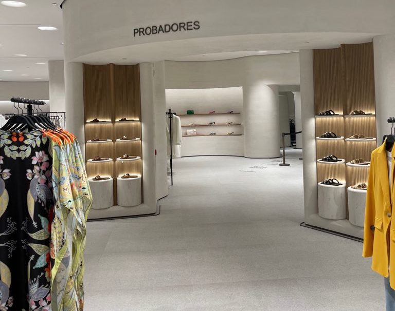 Fotonoticia: Así ha quedado el nuevo Zara de Marina Banús - Noticias y  Actualidad Retail