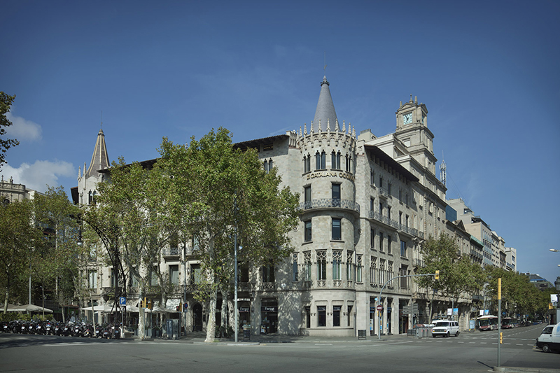 Adidas flagship store paseo de Gracia Barcelona Palau Pascual i Pons noticias retail