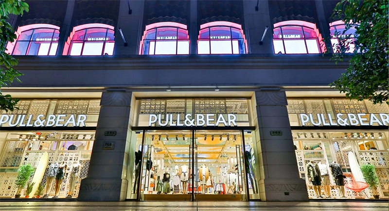 & Bear estrena imagen en su nueva flagship de Florencia - Noticias y Actualidad Retail