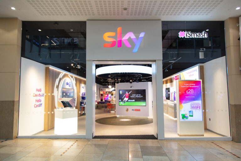 Sky St David's Cardiff primera tienda física Gales noticias retail
