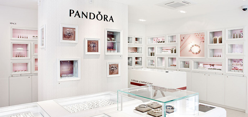 pandora flagship Barcelona noticias retail