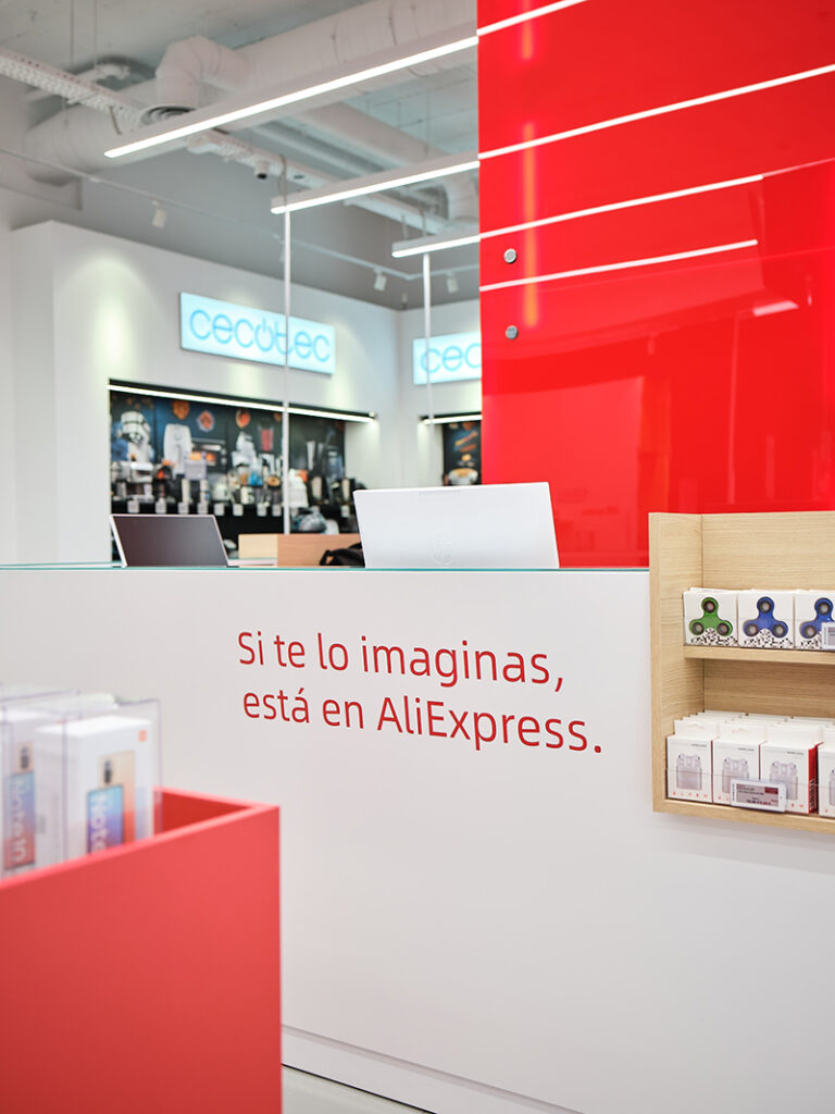 AliExpress Plaza España Barcelona Westfield La Maquinista apertura noticias retail