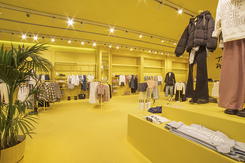 Mango tiendas pop-up línea teen apertura Marbella noticias retail