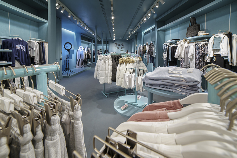 Mango tiendas pop-up línea teen apertura Menorca noticias retail