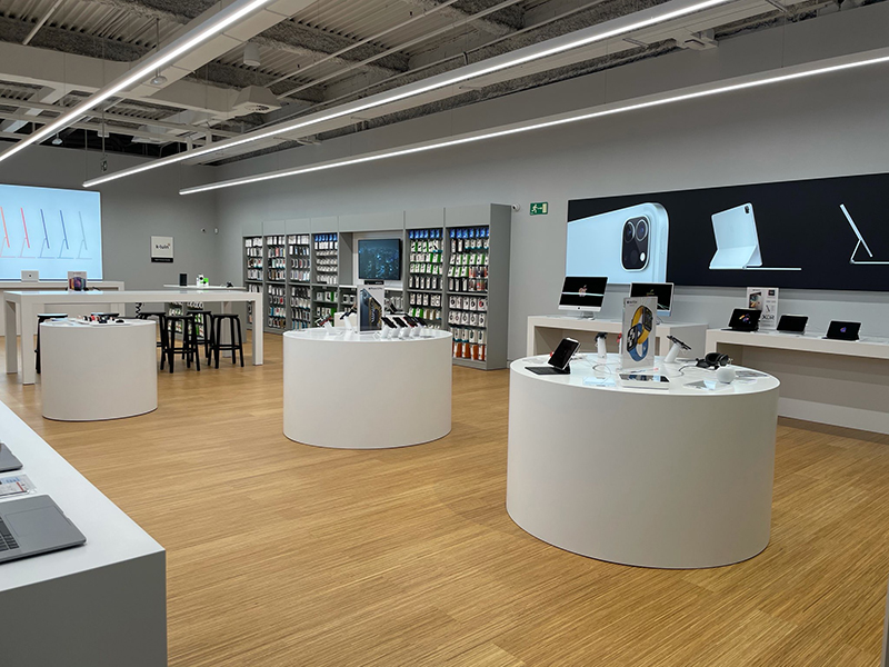 Max Center apertura K-tuin Apple tecnologia noticias retail