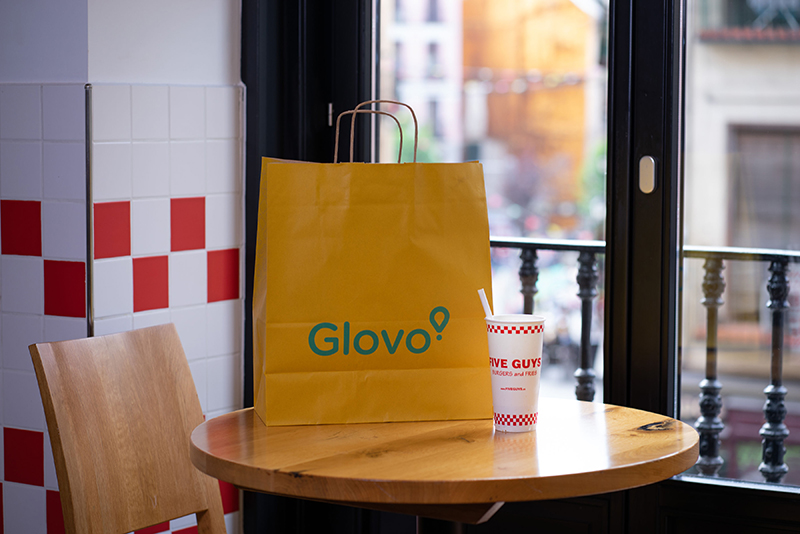 Five Guys Glovo colaborar Espana noticias retail