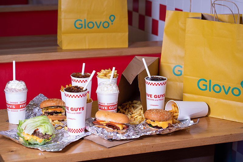 Five Guys Glovo colaborar Espana noticias retail