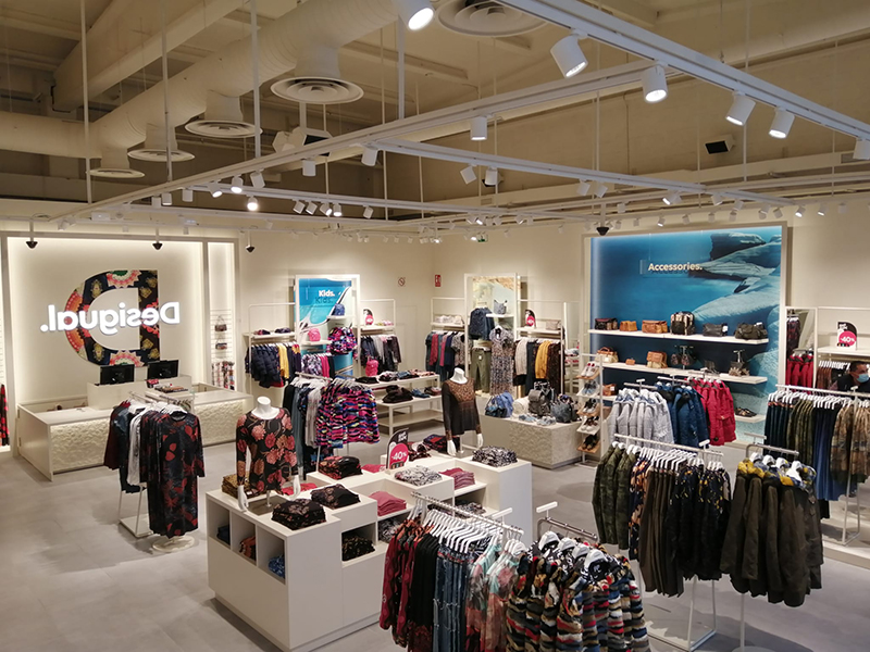 Desigual La Noria Outlet Shopping imagen renovada