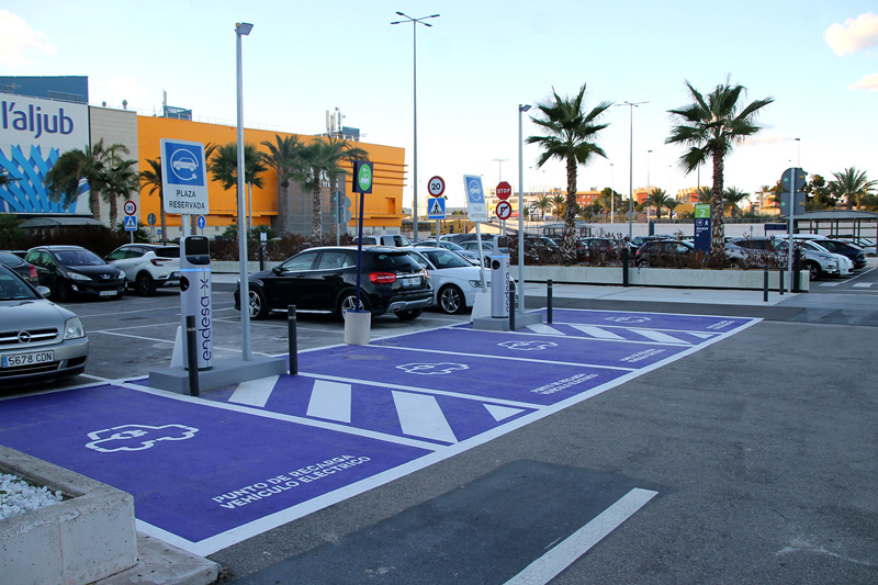 L'Aljub columnas recarga vehiculos electricos Endesa sostenibilidad noticias retail