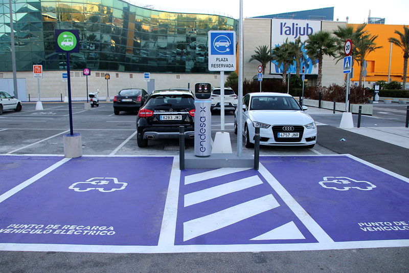 L'Aljub columnas recarga vehiculos electricos Endesa sostenibilidad noticias retail