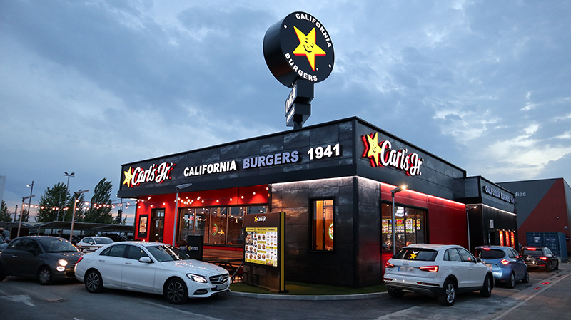 Carl's Jr aperturas restauración