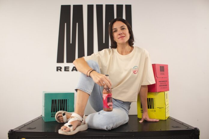 Julia MIWI Julia MIWI