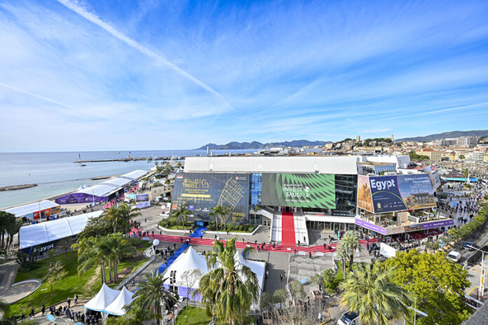 MIPIM 2023 - ATMOSPHERE - EXHIBITION AREA - OUTSIDE VIEW - PALAIS DES FESTIVALS