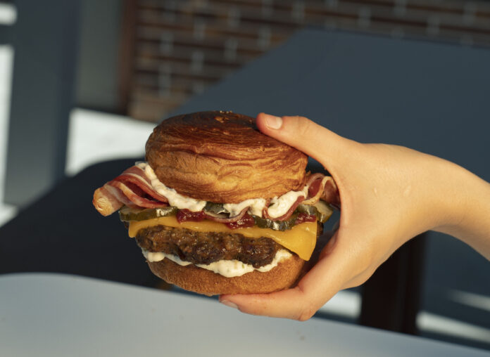 Hamburguesa-King-Dabiz_Dabiz-Munoz-y-Burger-King