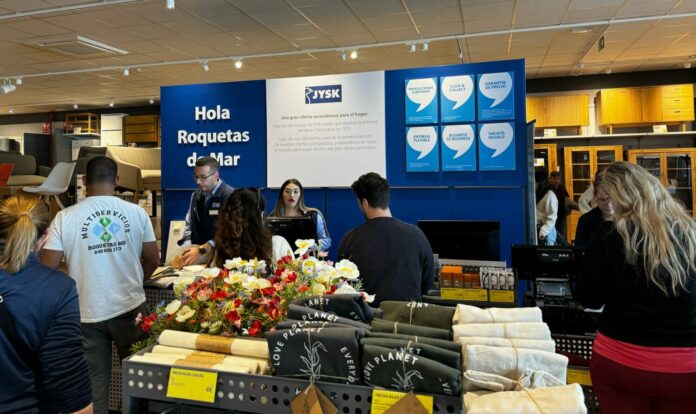 JYSK Roquetas de Mar Interior cajas