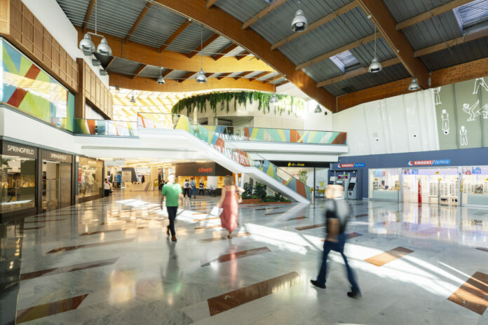 Urbil apertura Amona Klara