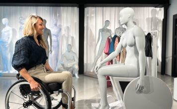 Primark promueve el diseño inclusivo con el lanzamiento de un maniquí en silla de ruedas Sophie Morgan
