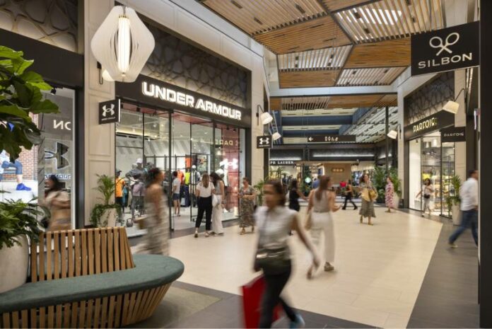 VIA SFO_BUSY+MALL_3_LR