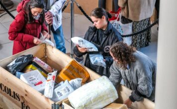 Los Arcos acoge un espacio efímero del fenómeno de los paquetes perdidos con contenido sorpresa