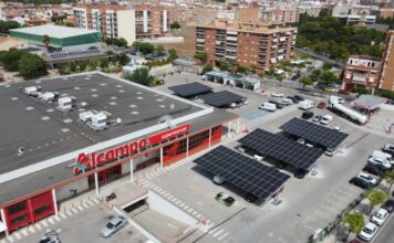 Alcampo impulsa su transición energética con una nueva marquesina solar de Helexia en Reus