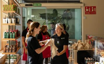 Starbucks refuerza su presencia en Tenerife con una nueva tienda en Santa Cruz Starbucks Canarias CC Safari