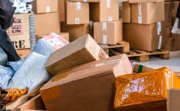 Xanadú acoge una pop-up de King Colis con 10 toneladas de paquetes perdidos