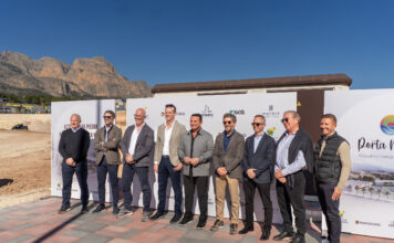 J Matriz Capital pone la primera piedra del parque comercial Porta Nucía