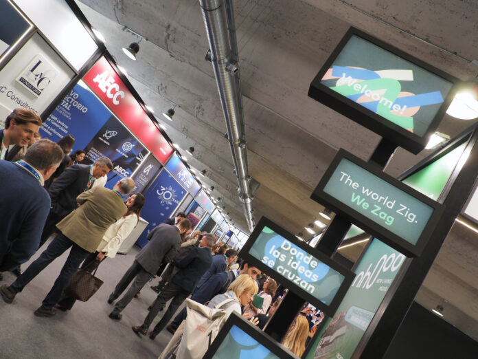 ZIGZAG EXPO 01