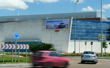 Wildstone instala en El Faro la primera pantalla publicitaria digital en la fachada de un centro comercial