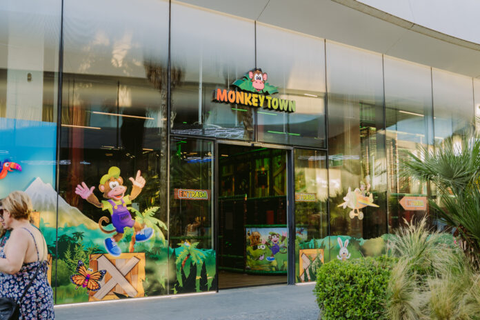 Oasiz Madrid_Monkey Town Exterior