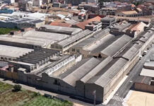 El futuro parque comercial de Canals (Valencia) inicia su transformación con la demolición de la antigua fábrica Ferry’s