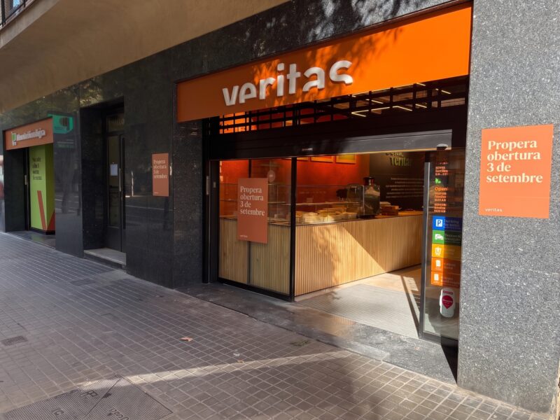 Veritas roza los 100 supermercados con una nueva apertura en el barrio de la Sagrada Familia, Barcelona