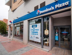 Domino’s Pizza alcanza los 23 establecimientos en la provincia de Alicante con una apertura en Ibi